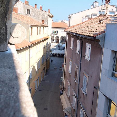 Appartamento Studio On Main Pedestrian Street Pola Camera foto