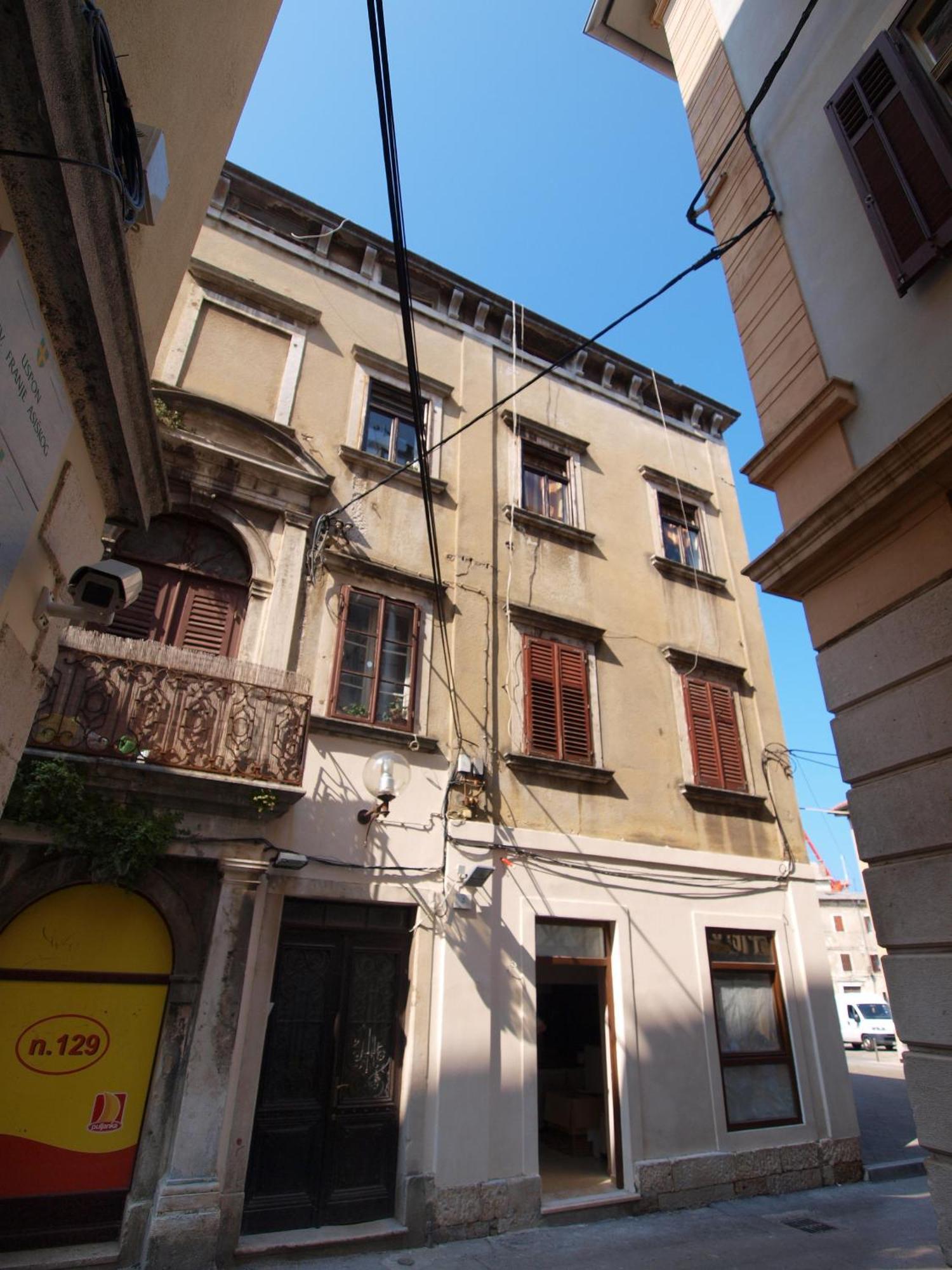 Appartamento Studio On Main Pedestrian Street Pola Camera foto